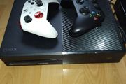 xhot one with 2 controllers