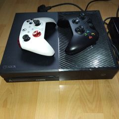 xhot one with 2 controllers