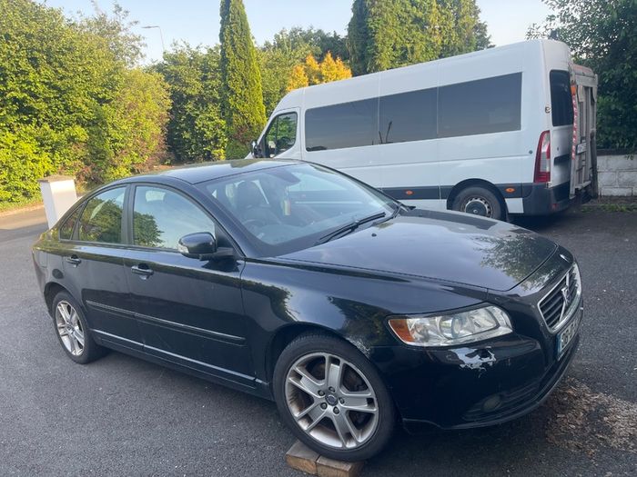 Volvo S40 or V50 breaking for parts