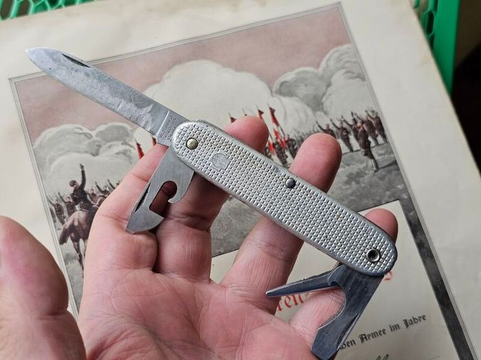Vintage Victorinox Alox Soldier Original Swiss Army Knife Issued year 1976 Discontinued Model Collectable