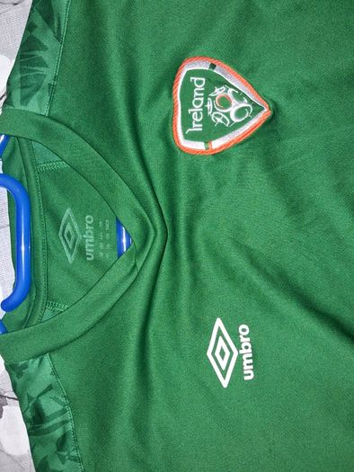 Official Umbro Ireland training top (Large kids size)