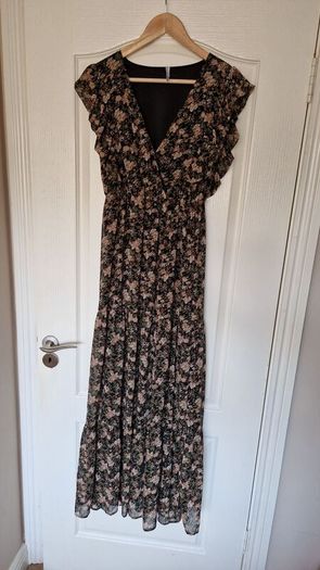 Beautiful ruffle dress 10uk