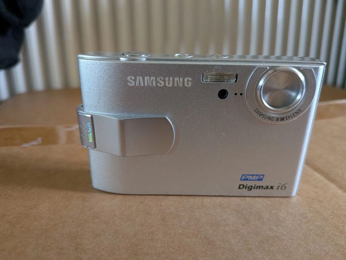 Samsung Digimax i6 Digital Camera