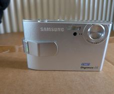 Samsung Digimax i6 Digital Camera
