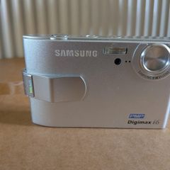 Samsung Digimax i6 Digital Camera