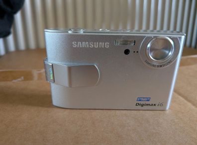 Samsung Digimax i6 Digital Camera