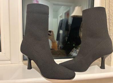 Stunning M&S boots - worn once, size 7 (40)