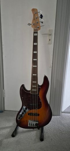 Marcus Miller Sire V7 Left Handed Fretless