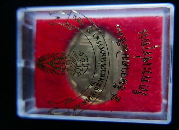 1987 Reclining Buddha Wat Pho King Rama IX 60th Birthday UNC Brass Medal Amulet in original box