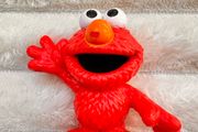 Sesame Street Workshop Waving Elmo Monster Red approx. 6.5 cm. Figure Hasbro Damaged Used Please see photos