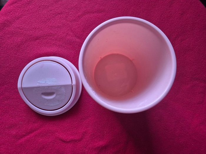 Small Pink Plastic 7inch Fliptop Food Waste Bin