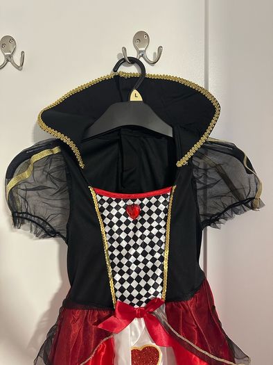 Beautiful Queen of Hearts Halloween dress for a girl. 5-6 years, 110/116cm
