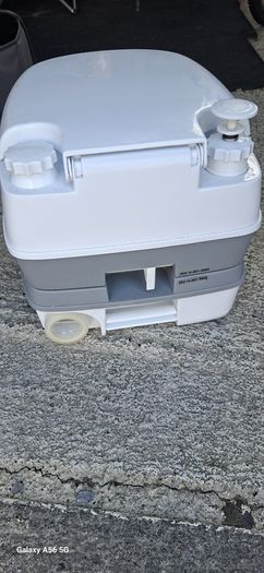 Portable toilet