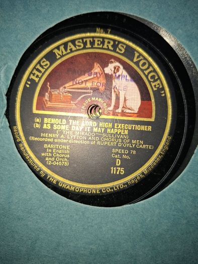 His Master's Voice record album for Gilbert & Sullivan's The Mikado. around 1926 or 1927 The set features 12" 78 RPM shellac records