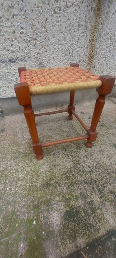 old vintage sugan stool ,,nice used condition, sold as seen, see pictures for condition ,buyer collects or pays postage,