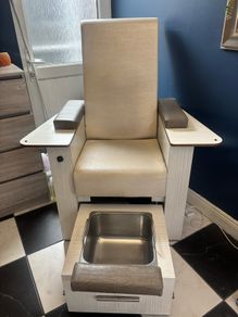 Reclining pedicure chair