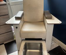 Reclining pedicure chair