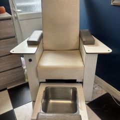 Reclining pedicure chair