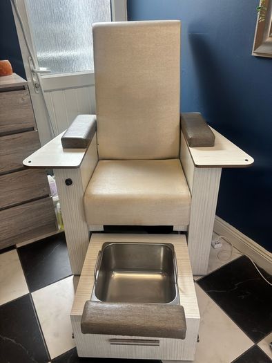 Reclining pedicure chair