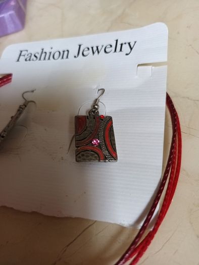 Costume  Necklace & Matching  Earrings.  Length  - 7"..