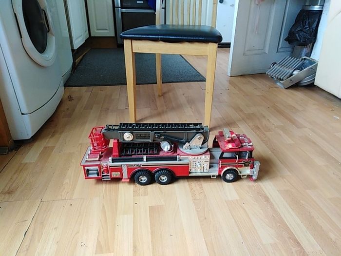 Fire engine siren ladder goes up turns and back down again goes along with steering all remote control