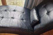 Black chaise loungue