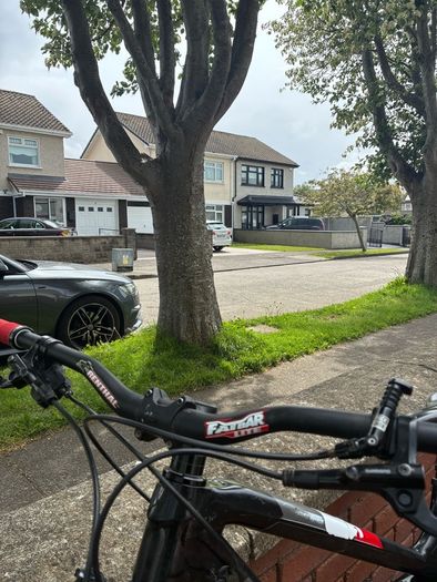 Full suspension mountain bike