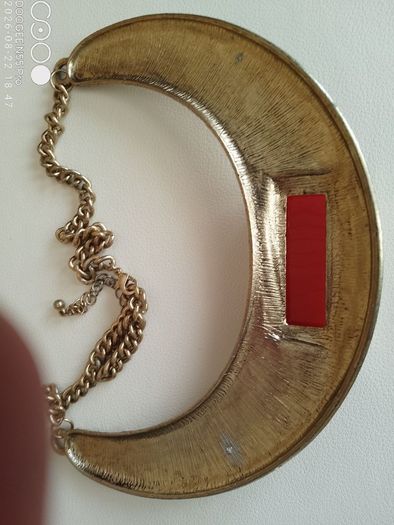 Chunky Hammered Gold Tone Collar Necklace  Red Cabochon