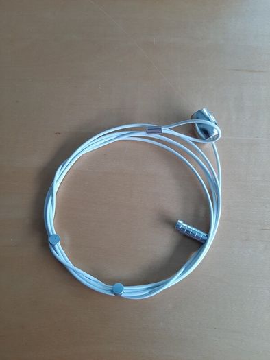 Photo display cable