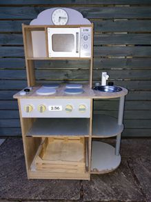 kids kitchen (slight damage but still good)