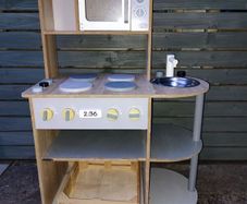 kids kitchen (slight damage but still good)