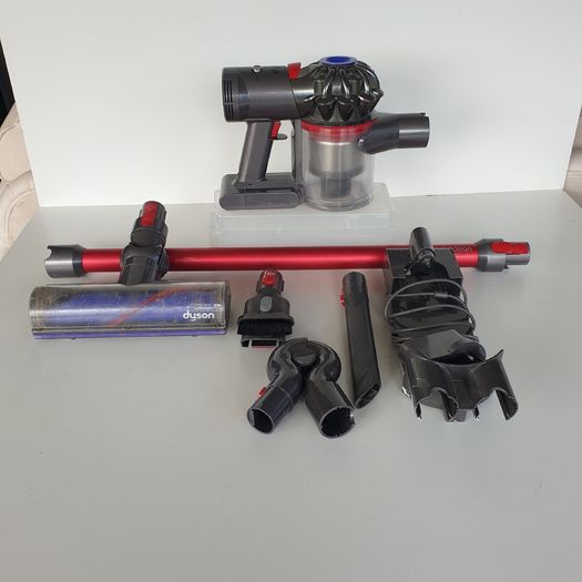 Dyson V7 total clean vacuum cleaner working