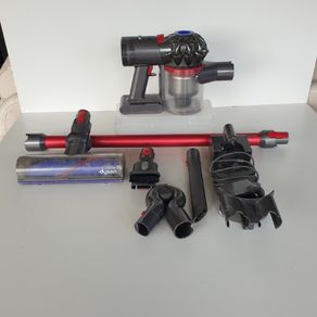 Dyson V7 total clean vacuum cleaner working