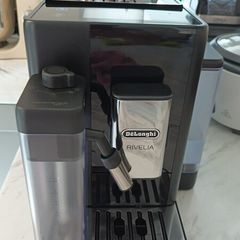 Delonghi Rivelia coffee machine