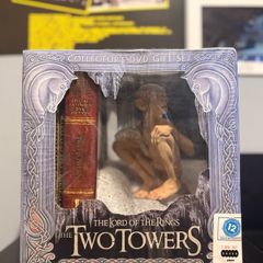 Lord Of The Rings Two Towers Collectors DVD And Statue