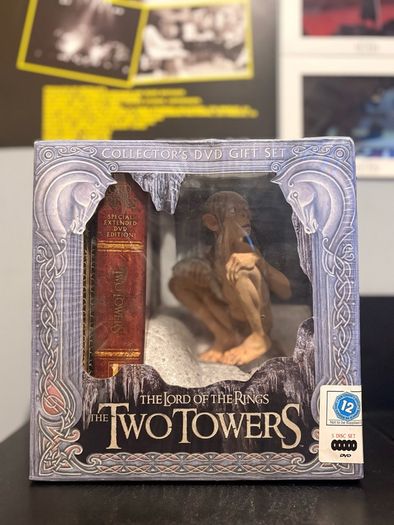 Lord Of The Rings Two Towers Collectors DVD And Statue