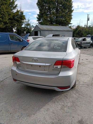 Breaking Toyota avensis 2014 diesel