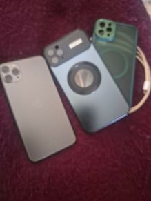 iphone 11 pro max 512gb cracked left top corner batt 69% great condition otherwise