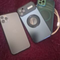 iphone 11 pro max 512gb cracked left top corner batt 69% great condition otherwise