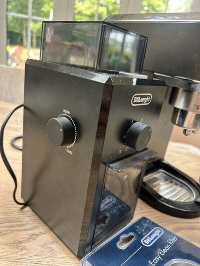 DeLonghi Coffee Machine and Grinder