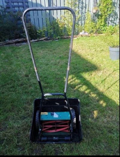 Push manual lawnmower