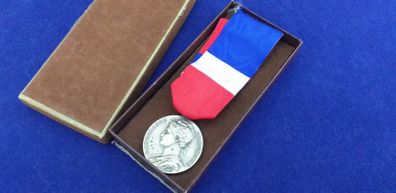 V REPUBLIC of FRANCE - Medal of Honour for Labour, Ministry of Labour and Social Security