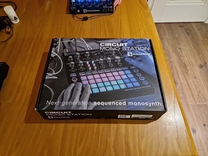Novation  Circuit MonoStation
