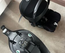 Cybex Cloud Z I-Size rotating car seat and base