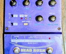 Akai Headrush E2 loop pedal