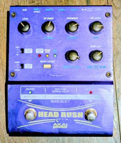 Akai Headrush E2 loop pedal