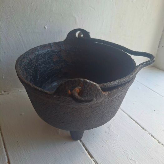 Small Cast Iron 3-Legged Gypsy Pot