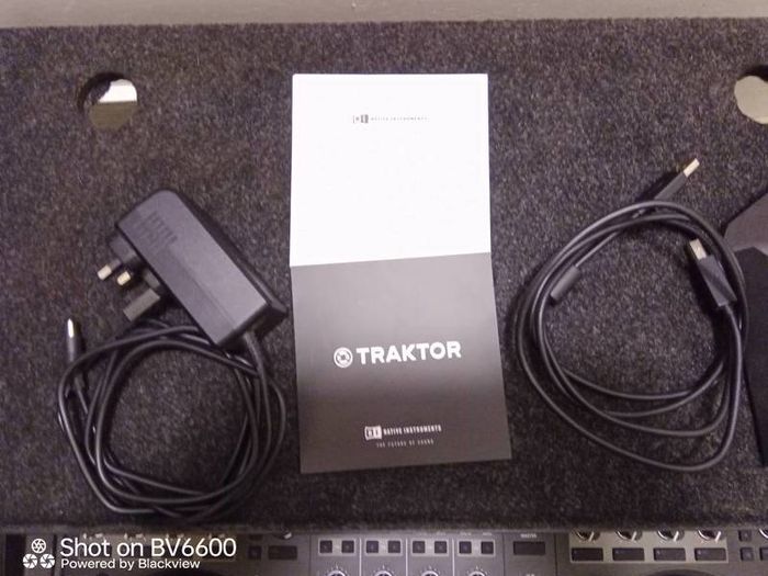 Native Instruments Traktor Kontrol S4 MK3 flightcased
