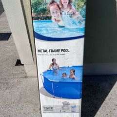 Paddling Pool with filter pump.