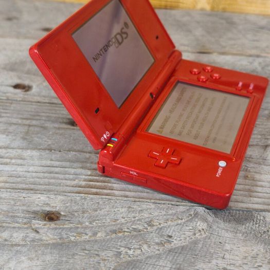nintendo dsi bundle with 18 games ,case charger